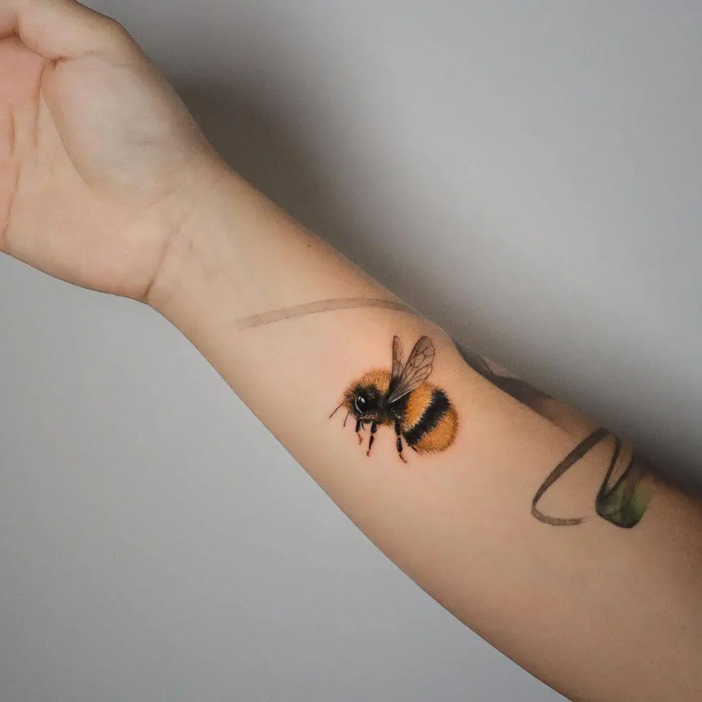 These hyper realistic 3D tattoos will make you do a double take | Insect  tattoo, Bee tattoo, 3d tattoos